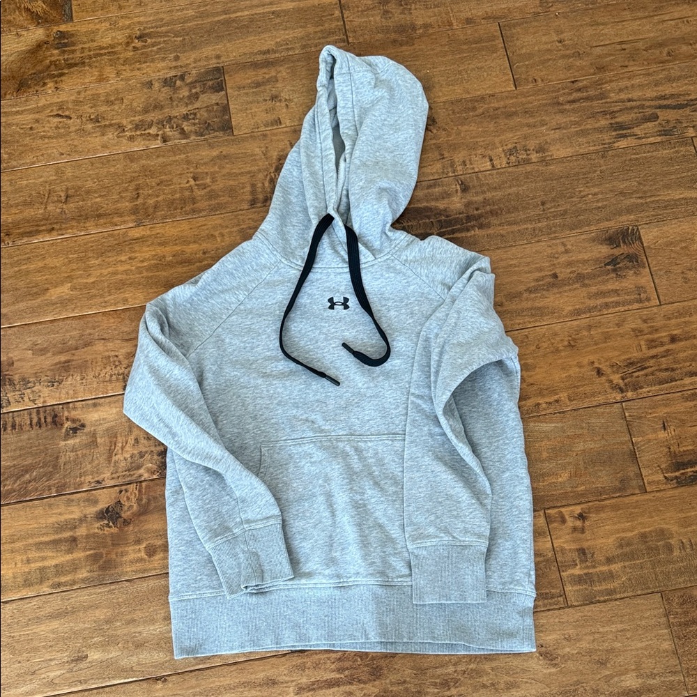 Under Armour Light Gray women’s Pullover Hoodie. Size XS